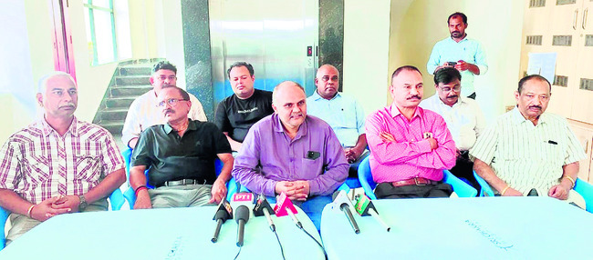 శ్రీచక్ర హాస్పిటల్‌ వద్ద ఉద్రిక్తత3