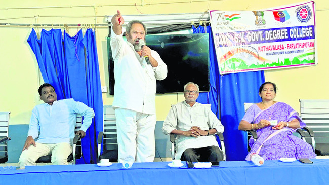 వాలీబాల్‌ విజేత ఏపీఈపీడీసీఎల్‌ జట్టు3