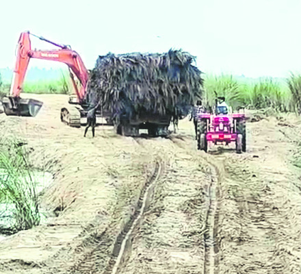 అక్రమంగా ర్యాంపు ఏర్పాటు1