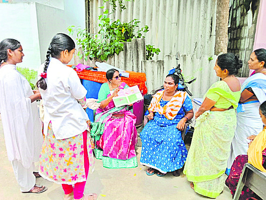 ఉత్తమ ర్యాంకులు  సాధించి సత్తా చాటాలి 
1