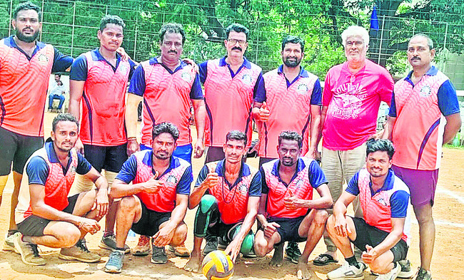 వాలీబాల్‌ విజేత ఏపీఈపీడీసీఎల్‌ జట్టు2