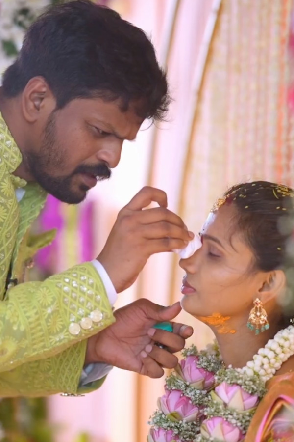 Bigg Boss Fame Adi Reddy Wife Kavitha Seemantham Function Photos2