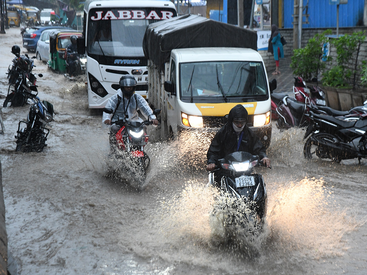 Heavy Rain Lashes Hyderabad Photos11
