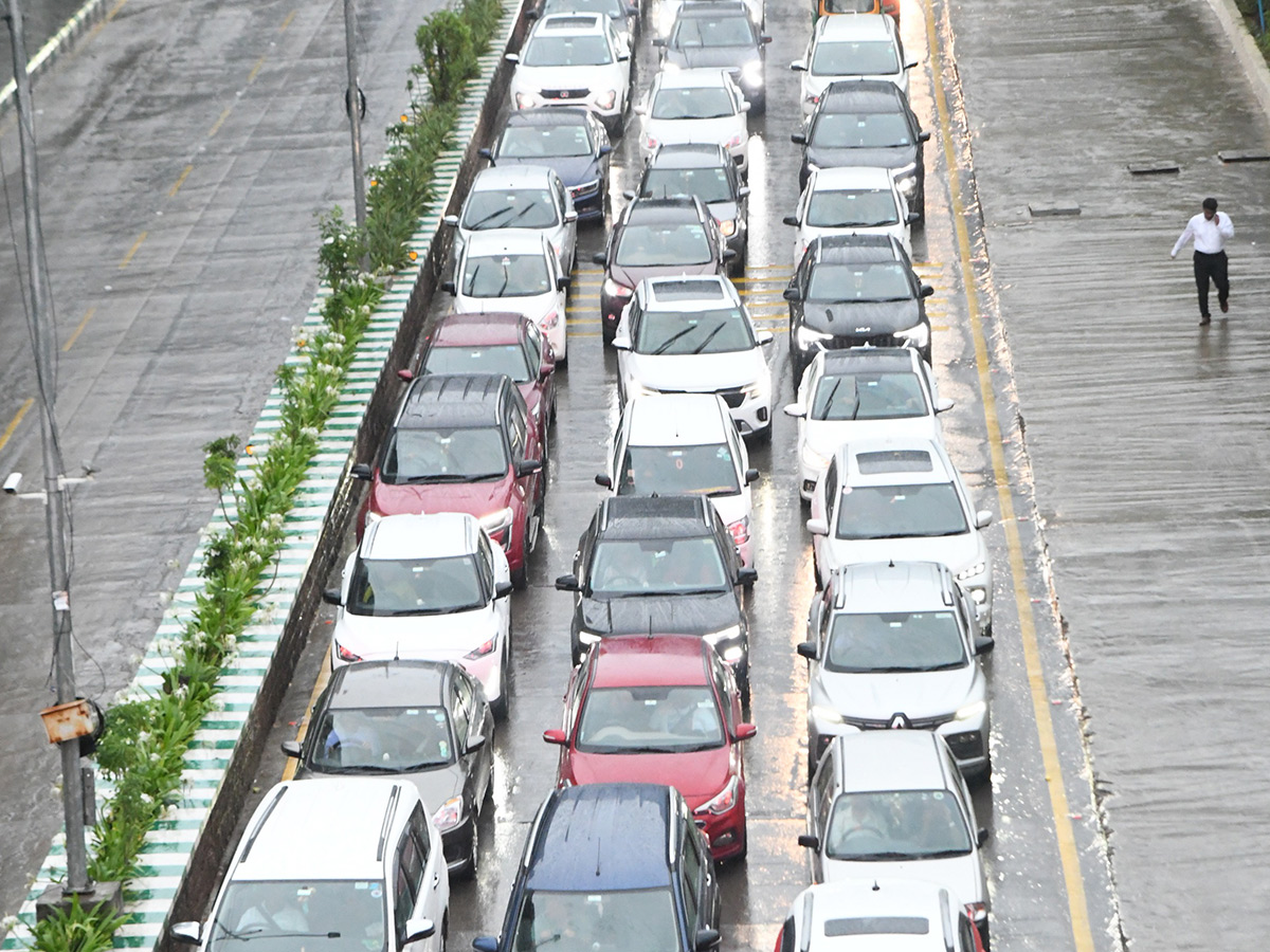 Heavy Rain Lashes Hyderabad Photos14