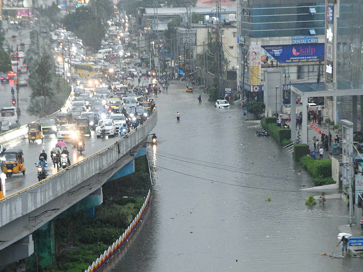 Heavy Rain Lashes Hyderabad Photos15