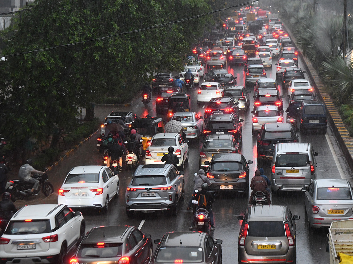 Heavy Rain Lashes Hyderabad Photos3