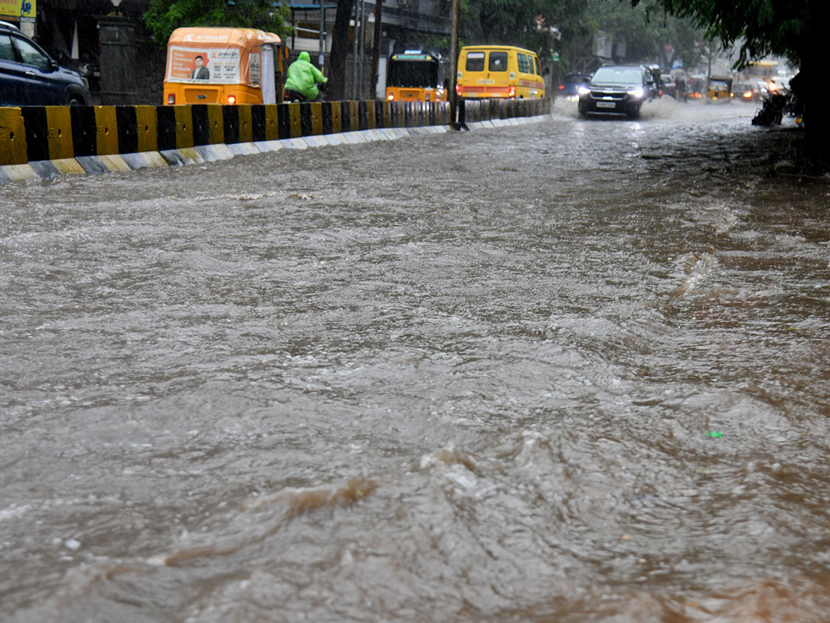 Heavy Rain Lashes Hyderabad Photos25