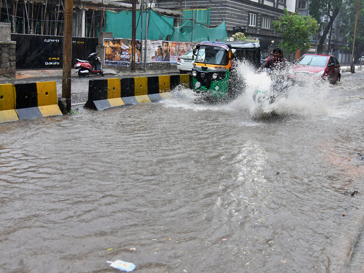 Heavy Rain Lashes Hyderabad Photos27