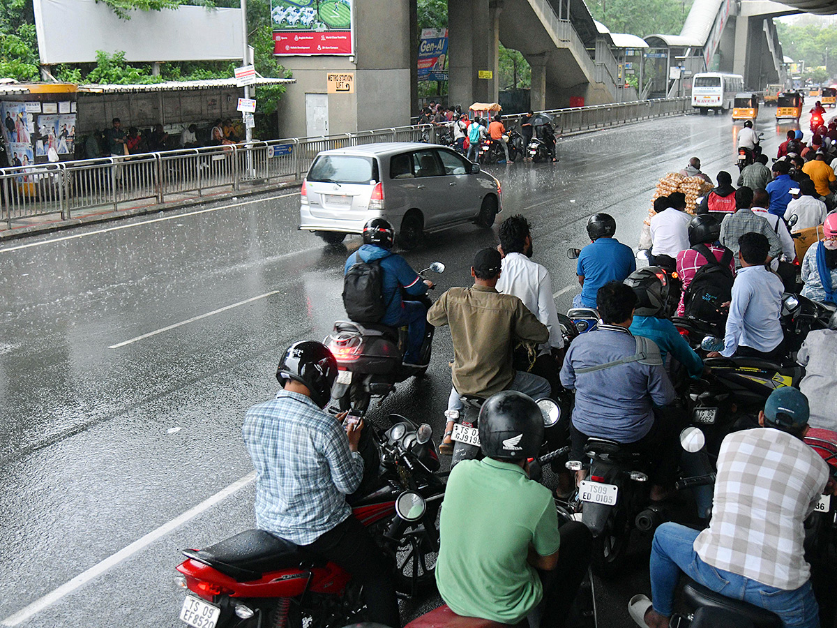 Heavy Rain Lashes Hyderabad Photos30