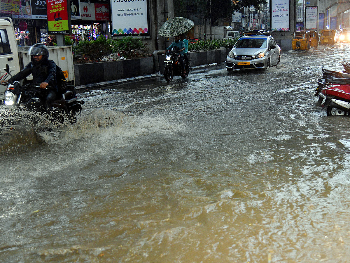 Heavy Rain Lashes Hyderabad Photos4