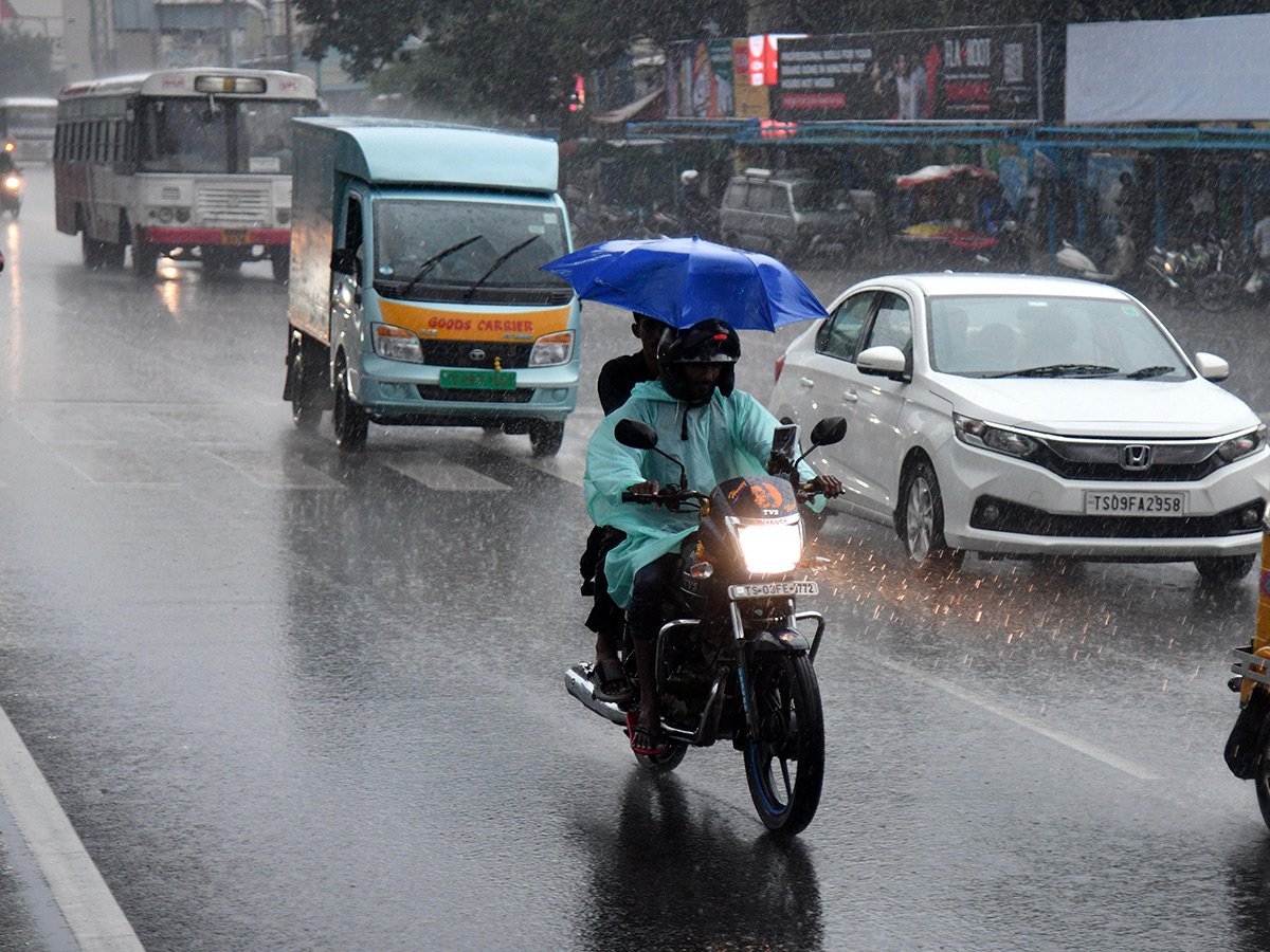Heavy Rain Lashes Hyderabad Photos31