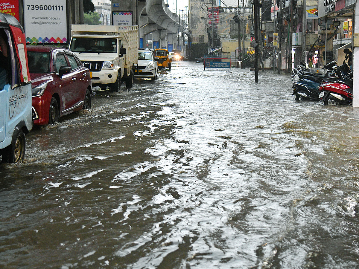 Heavy Rain Lashes Hyderabad Photos6