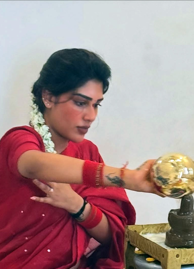 actress supritha at shivalaya temple photos12
