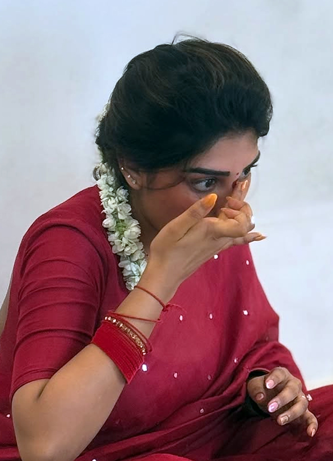 actress supritha at shivalaya temple photos4