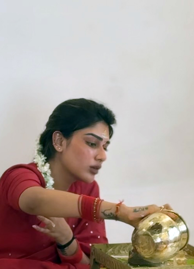 actress supritha at shivalaya temple photos5