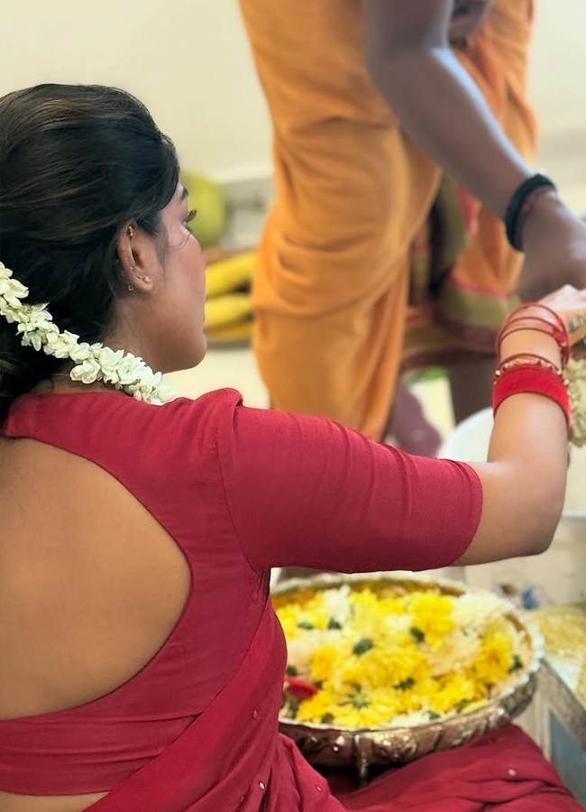 actress supritha at shivalaya temple photos6