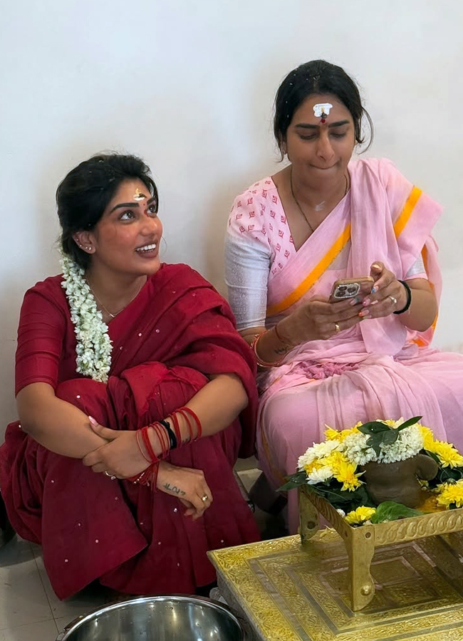 actress supritha at shivalaya temple photos10