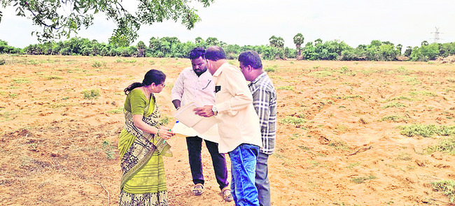 మౌలిక వసతుల కల్పనకు నిధులు లేక 2