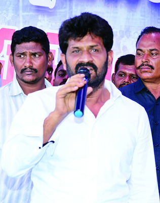 జిల్లాలో ఉష్ణోగ్రతలు స్థిరంగా నమోదయ్యాయి.ఆకాశం మేఘావృతమ1