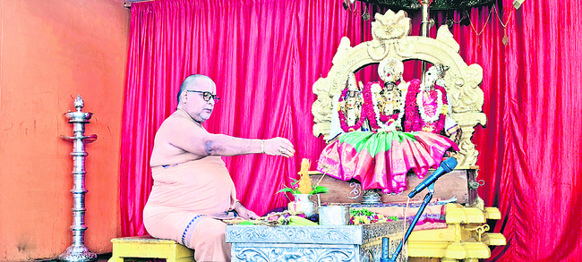 స్వర్ణ కవచధారణలో రామయ్య1
