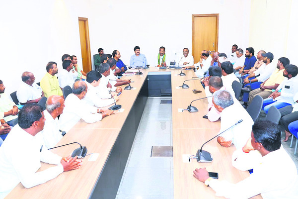 కొలిక్కిరాని చర్చలు      2