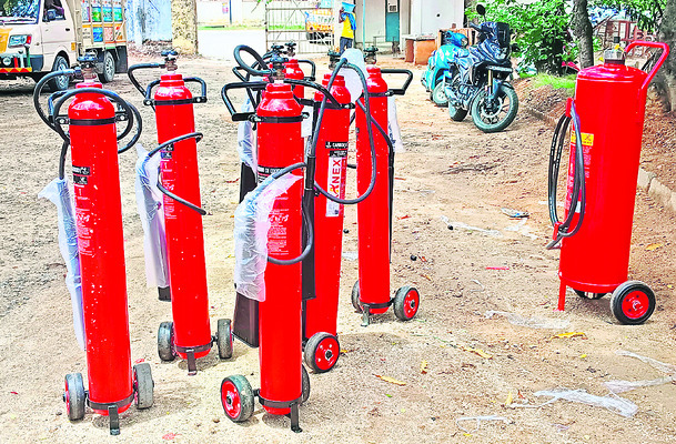 గజ బాధితులకు పరిహారం  
1
