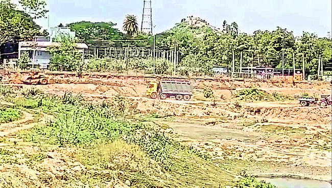 కుళ్లబొడుస్తున్న టీడీపీ నేతలు 
3