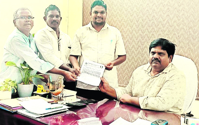 ఉపాధి వేతనాల కోసం ఎదురుచూపులు 1