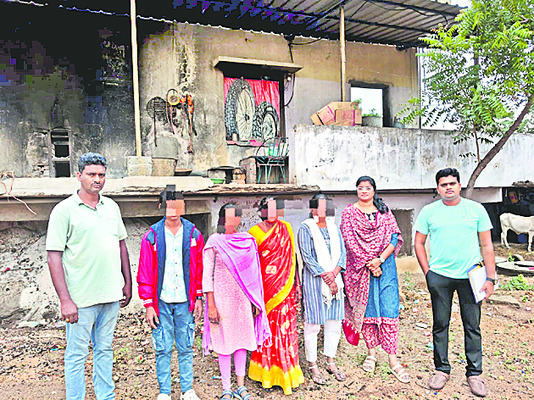 కారును ఢీకొట్టిన ఆర్టీసీ బస్‌ 2