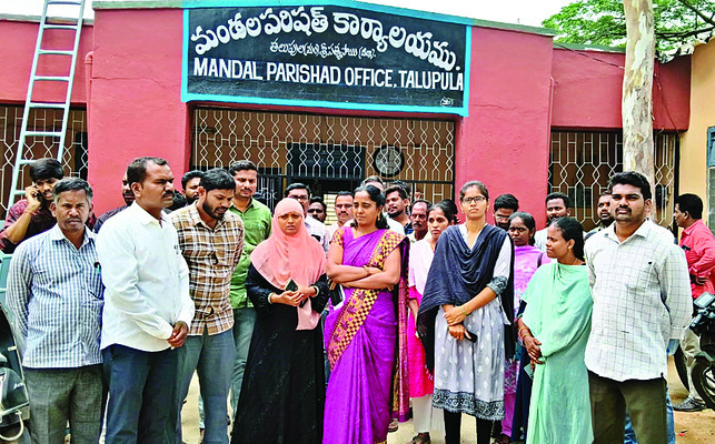 బెదిరింపులకు  పాల్పడడం హేయం 1