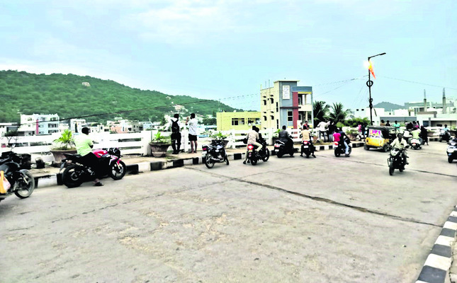 చిరుతను పట్టుకునేందుకు ప్రత్యేక రెస్క్యూ బృందం 1
