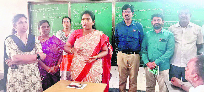 పీహెచ్సీల్లోనే ప్రసవాలు జరగాలి
2