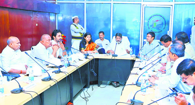 జలవిద్యుత్‌పై అధికారులకు దిశానిర్దేశం1