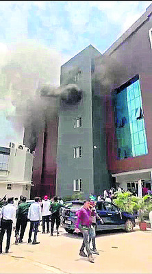 ఐటీఈఆర్‌ ఆడిటోరియంలో కమ్మిన పొగలు1
