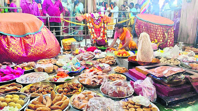 అమ్మవార్లకు ఆషాడం సారె1