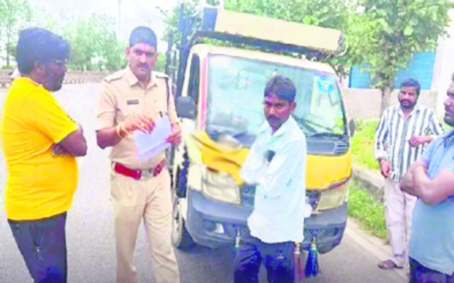 అన్నదానం చేయడం   అభినందనీయం
2