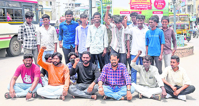 అన్నదానం చేయడం   అభినందనీయం
1