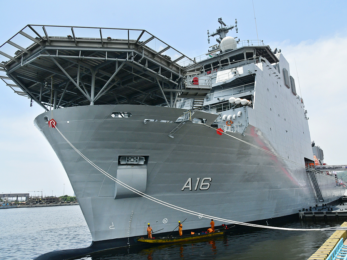 Ceremony of the Indian Navy Ship Nistar in Visakhapatnam10