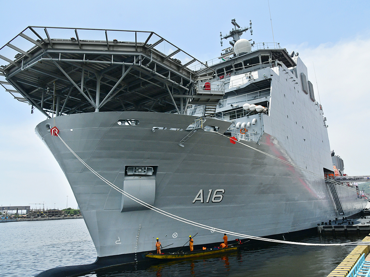 Ceremony of the Indian Navy Ship Nistar in Visakhapatnam17