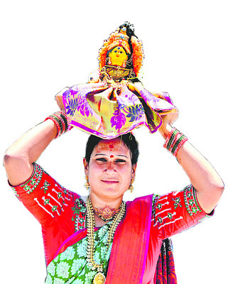 సారె తెచ్చి.. మనసారా కొలిచి.. 1