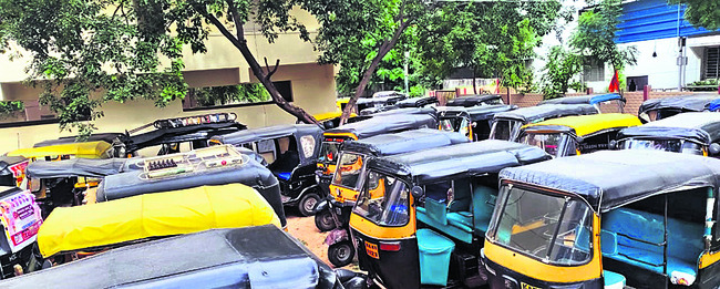 ఆటోవాలాలపై ట్రాఫిక్‌ కొరడా 4