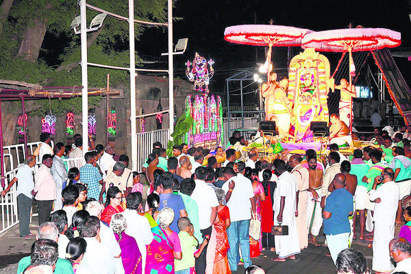 హనుమంతునిపై కల్యాణ వెంకన్న 1