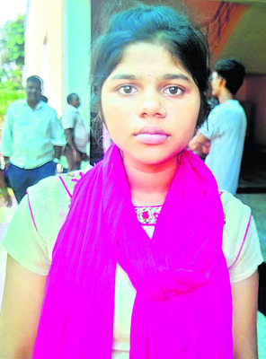 కూలికి వెళ్తూ చదివించారు 
4