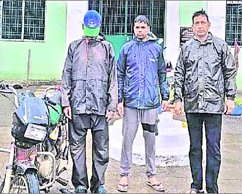 మంత్రి పరామర్శ 1