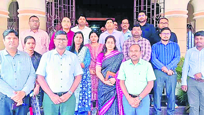 హోరెత్తుతున్న నిరసనలు1