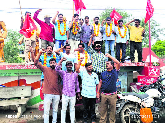 ● మా గోడు పట్టదా? 2