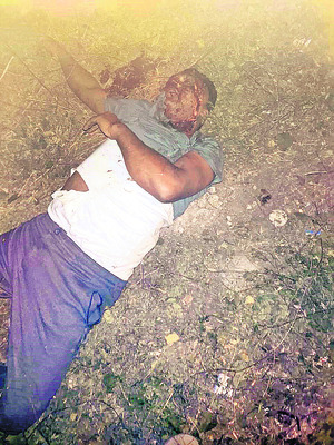 కారును ఢీకొన్న ద్విచక్ర వాహనం 
2