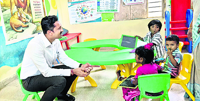 పింఛన్ డబ్బులు లబ్ధిదారులకే అందించాలి 1