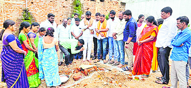 పనులు పరిశీలించిన అదనపు కలెక్టర్‌ 1