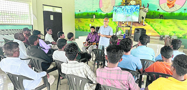 పాఠశాలల్లో ఎన్నో వసతులు 
1
